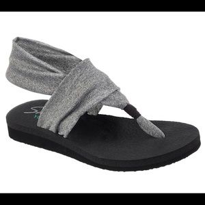 🌷YOGA FOAM🌷 skechers sandals!!